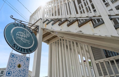 Old Orchard Beach Apartment | Cozy King Suite Steps to the Beach 441