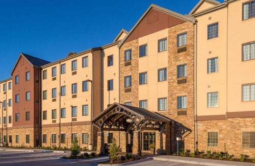 Wichita Falls Condo | Cozy King Suite | FREE Breakfast + Laptop-friendly