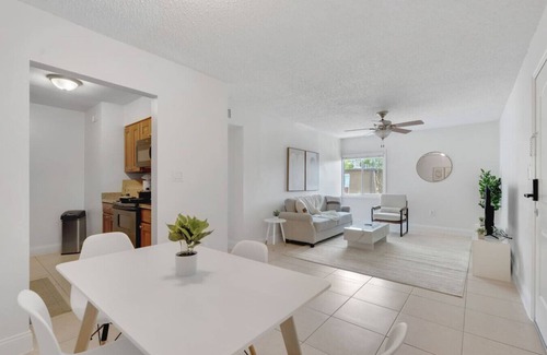 SoHo Apartment | Cozy King Suite near Bayshore! Pool,Gym,Parking