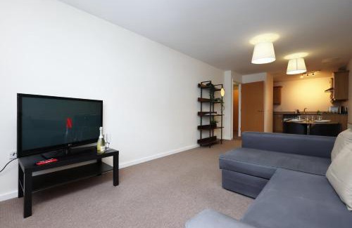 Canon's Marsh Apartment | Cozy Kingsize Stay in City Centre!