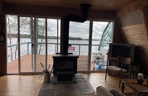Regional District of Fraser-Fort George Cabin | Cozy lakefront cabin on Nukko Lake.