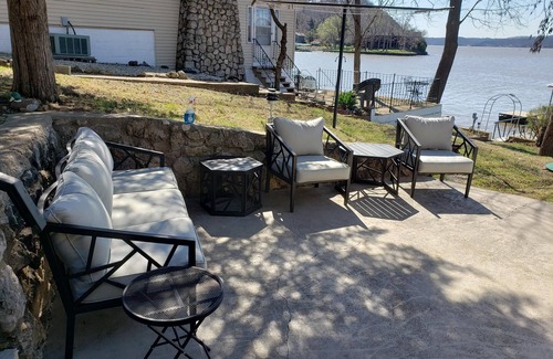 Gravois Mills House | Cozy Lake Cabin With Beautiful View!