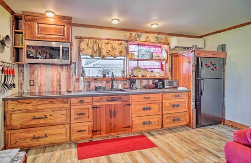Prien Apartment | Cozy Lake Charles Studio w/Golf Course Views