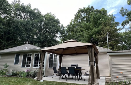 Como House | Cozy Lake Como Getaway - quiet, comfy, and minutes to private beach!