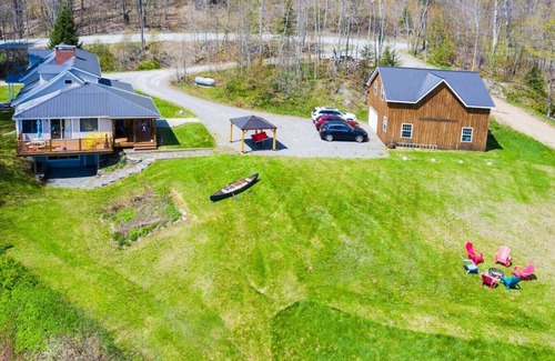 Eden Mills House | Cozy Lake Eden Retreat|Hot Tub|Wifi|Games|Pets OK