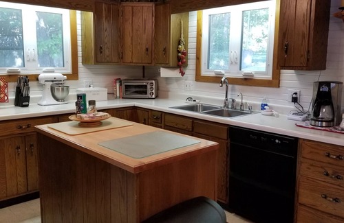 Camdenton House | Cozy Lake Front Cottage w/dock, perfect family retreat!