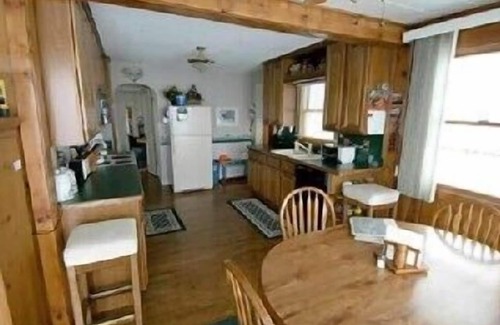 Cadillac Cottage | Cozy Lake Front Cottage on the Western Shore of Lake Mitchell