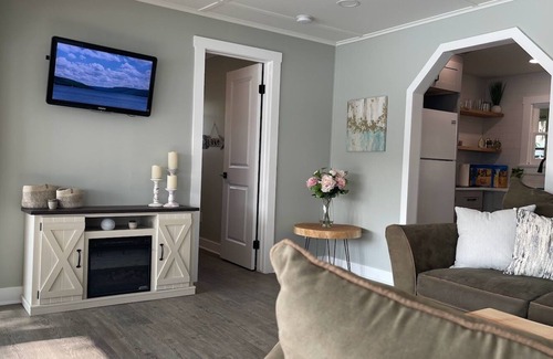 Honeoye Cottage | Cozy Lake Front Cottage
