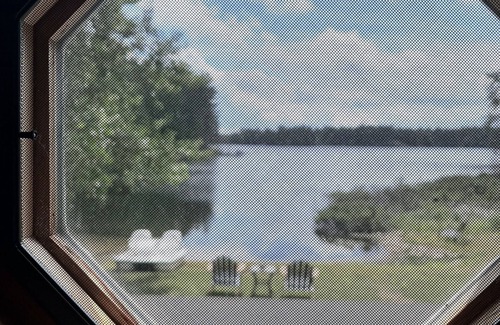 Wetmore Cottage | Cozy Lake front getaway -ONLY 7 min from Pictured Rocks National Lakeshore.
