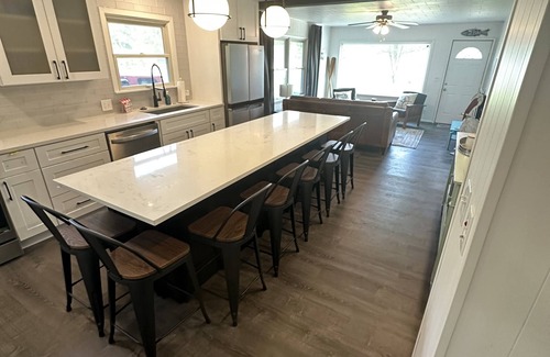 Benton Harbor House | Cozy lake house in Sister Lakes Michigan - family or friends retreat.