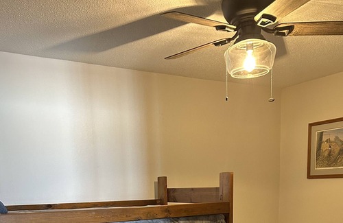 Madison House | Cozy lake house with private sand beach right on Lake Madison