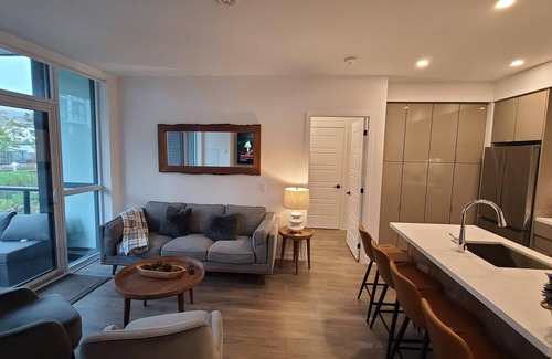 Innisfil Condo | Cozy Lake Simcoe 2 bedroom condo with a garden walkout to the boardwalk/Pier.