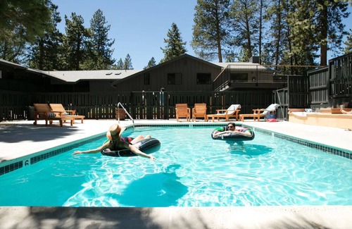 Lakeside Park House | Cozy Lake Tahoe Stay - Family fun around Fireplace & S'mores