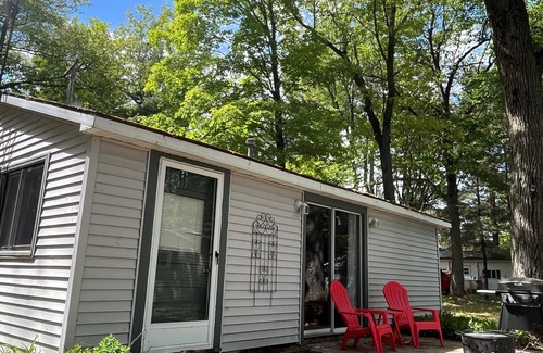Gaylord Cabin | Cozy Lake View Cabin