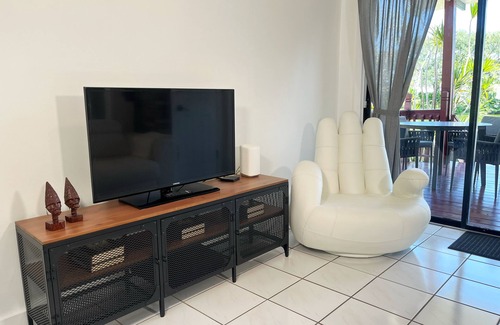 Pembroke Park House | Cozy Lake View 2 Bedroom House