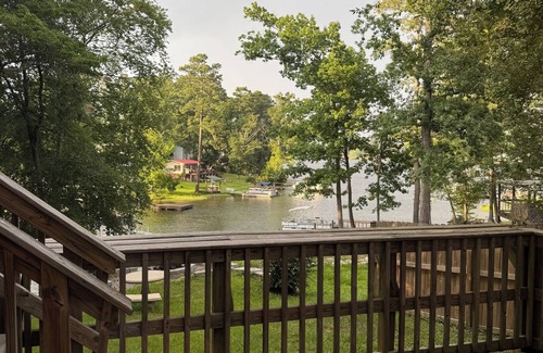 Leesville Apartment | Cozy Lakefront 2-Bedroom First-Floor Retreat
