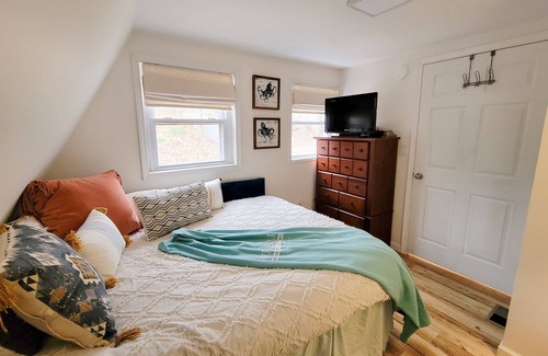 Goodview House | Cozy Lakefront A-frame on Smith Mountain Lake w/private dock. Pet Friendly.