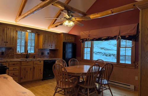 Paupack Cabin | Cozy Lakefront Cabin with private dock - kid and pet friendly!
