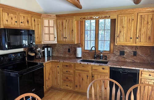 Paupack Cabin | Cozy Lakefront Cabin with private dock - kid and pet friendly!