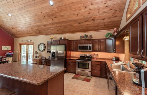 North Glade Hills House | Cozy Lakefront Charm w/Dock & Hot Tub
