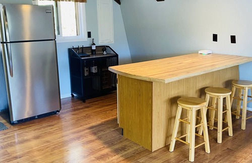 McHenry House | Cozy lakefront cottage, close to Wisp, huge deck with views!