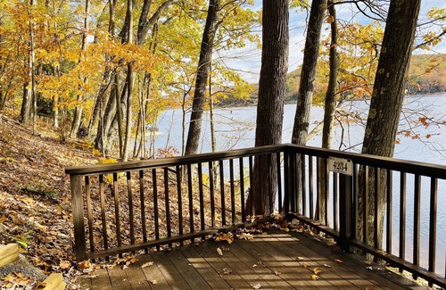 McHenry House | Cozy lakefront cottage, close to Wisp, huge deck with views!
