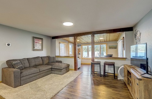 Town of Westfield Cabin | Cozy Lakefront Cottage