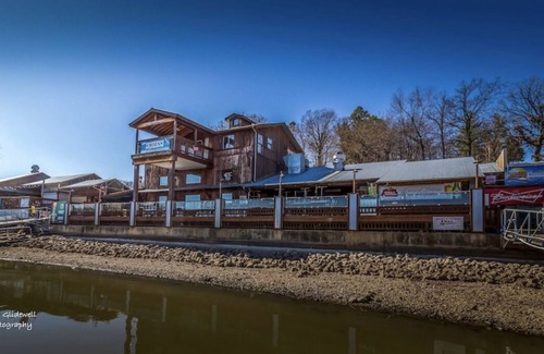 Osage Beach House | Cozy Lakefront Private Retreat - Near Shorty Pants Lounge