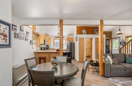 Meadow Lakes Cabin | Cozy Lakefront Retreat