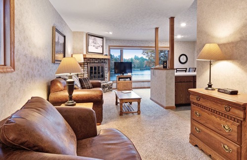 Eagle River Villa | Cozy lakefront villa w/shared docks, boat rentals & on-site restaurant - dogs OK