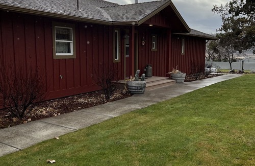 Prineville House | Cozy Lakeshore Family retreat, deck with propane grill spacious rustic home.