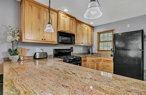 Maple Lake Cabin | Cozy Lakeside Cabin w/Fireplace & Great Views