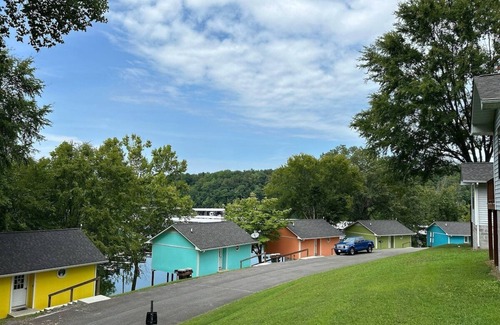 Winchester Cabin | Cozy, lakeside cabin on beautiful Tims Ford Lake