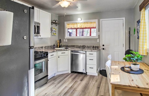 Pinetop-Lakeside Cottage | Cozy Lakeside Cabin: Walk to Rainbow Lake!