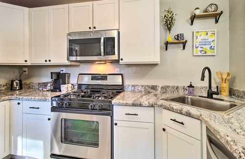 Pinetop-Lakeside Cottage | Cozy Lakeside Cabin: Walk to Rainbow Lake!
