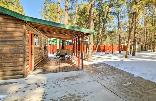 Pinetop-Lakeside Cottage | Cozy Lakeside Cabin: Walk to Rainbow Lake!