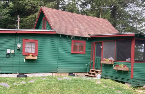 Speculator Cabin | Cozy Lakeside Escape on Lake Pleasant.