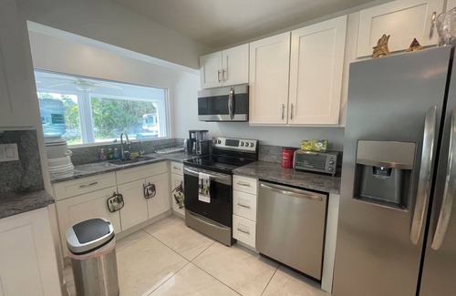 Port Saint Lucie House | Cozy Lakeside Retreat