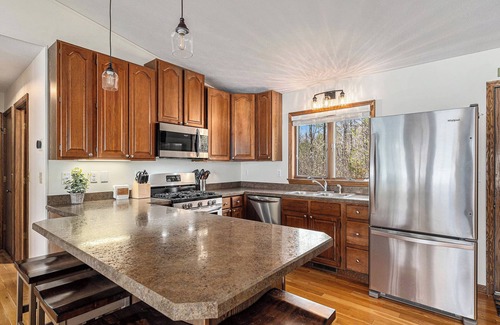 Traverse City House | Cozy Lakeside Retreat on Long Lake - Sleeps 4