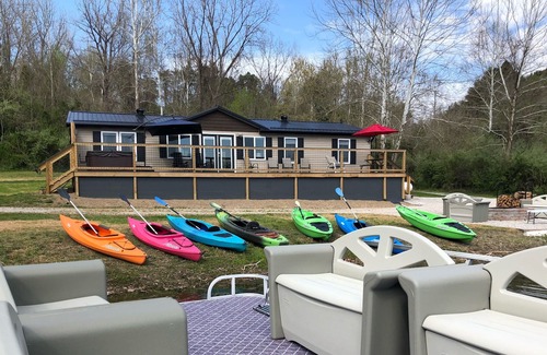 Millwood House | Cozy lakeside w/hot tub, firepit, electric fireplace 3Br 2Ba sleeps 6. Racine OH