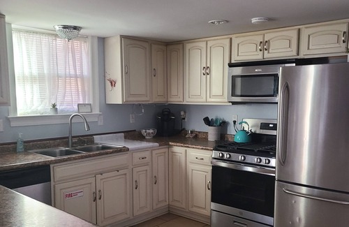 Lakeview House | Cozy, Lakeview area property with relaxing balcony view of park