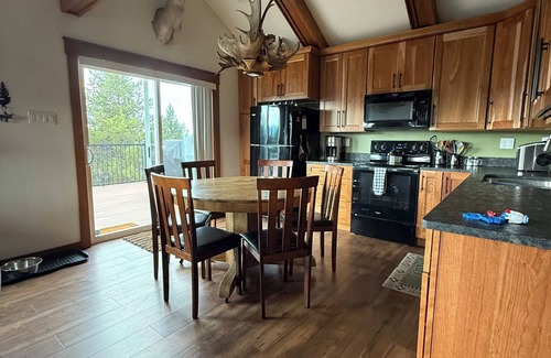 Georgetown Ski Chalet | Cozy Lakeview Cabin – Perfect for Ski Trips & Montana Getaways