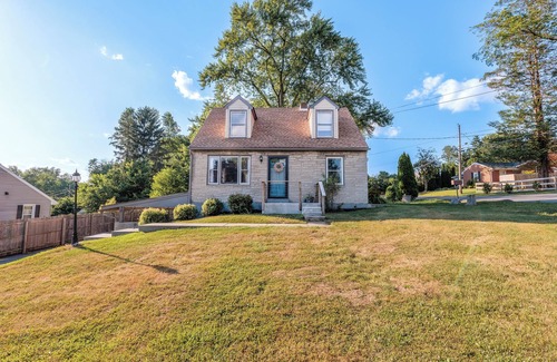 Lancaster House | Cozy Lancaster County Retreat: 3 Bedroom, 2 Full Bath w/AC, WiFi, and Fire Pit