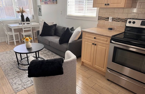 East Side House | Cozy Laneway House that fits 6, perfect for a family getaway. Dog-friendly!