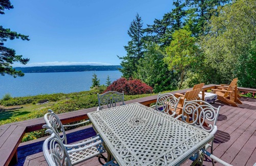 Langley Cottage | Cozy Langley Retreat: Water Views & Beach Access