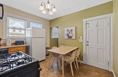 South Medford House | Cozy Large House close to TUFTS/Harvard/MIT 4BR