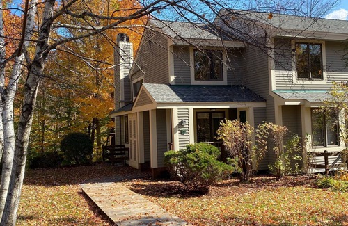 Lincoln House | Cozy large ski condo, fireplace, family friendly, 1 mile to Loon, shuttle