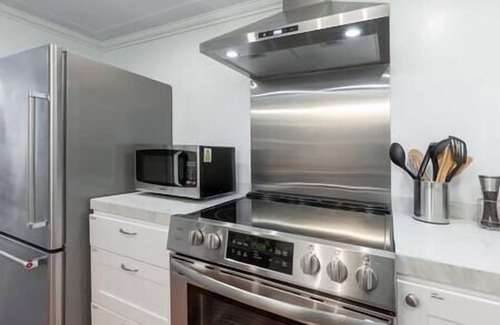 Laurelhurst Apartment | Cozy Laurelhurst 1 Bedroom Apt Near Children’s Hospital, UW, Husky Stadium, UWMC