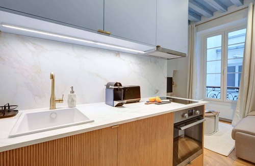 Marais Apartment | Cozy Le Marais Studio Near Place des Vosges