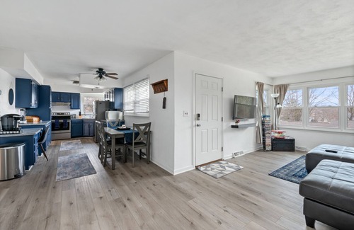 Le Claire House | Cozy LeClaire Townhome within walking distance to downtown!